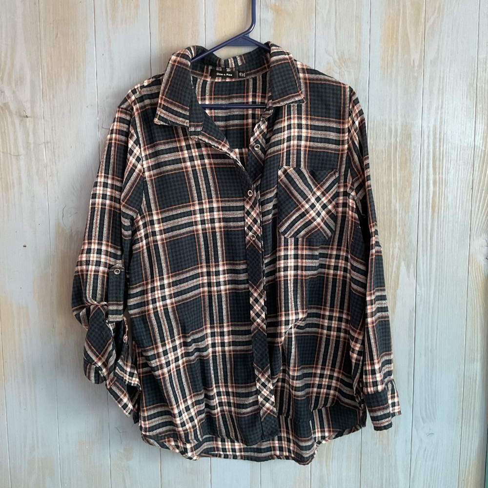 DOE & RAE PLAID BUTTON DOWN SHIRT WITH ROLLED SLEEVE DETAIL SZ 1XL EUC